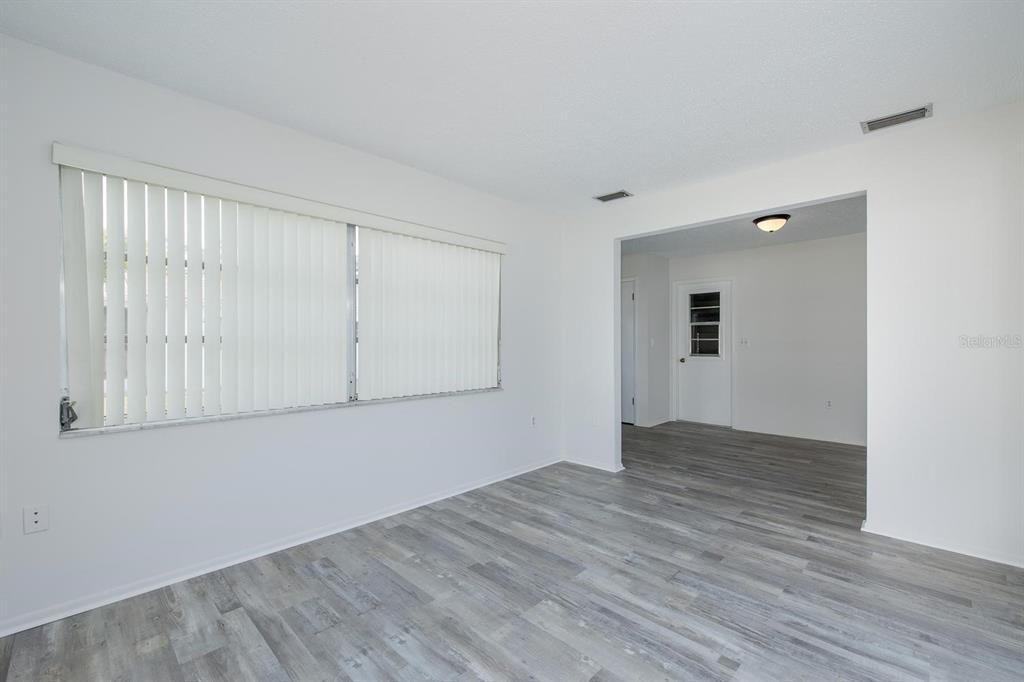 For Sale: $249,900 (2 beds, 2 baths, 1026 Square Feet)