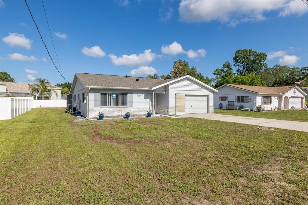 For Sale: $249,900 (2 beds, 2 baths, 1026 Square Feet)