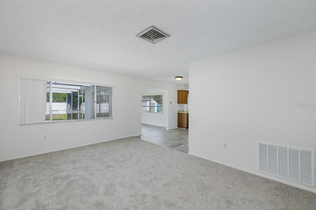 For Sale: $249,900 (2 beds, 2 baths, 1026 Square Feet)