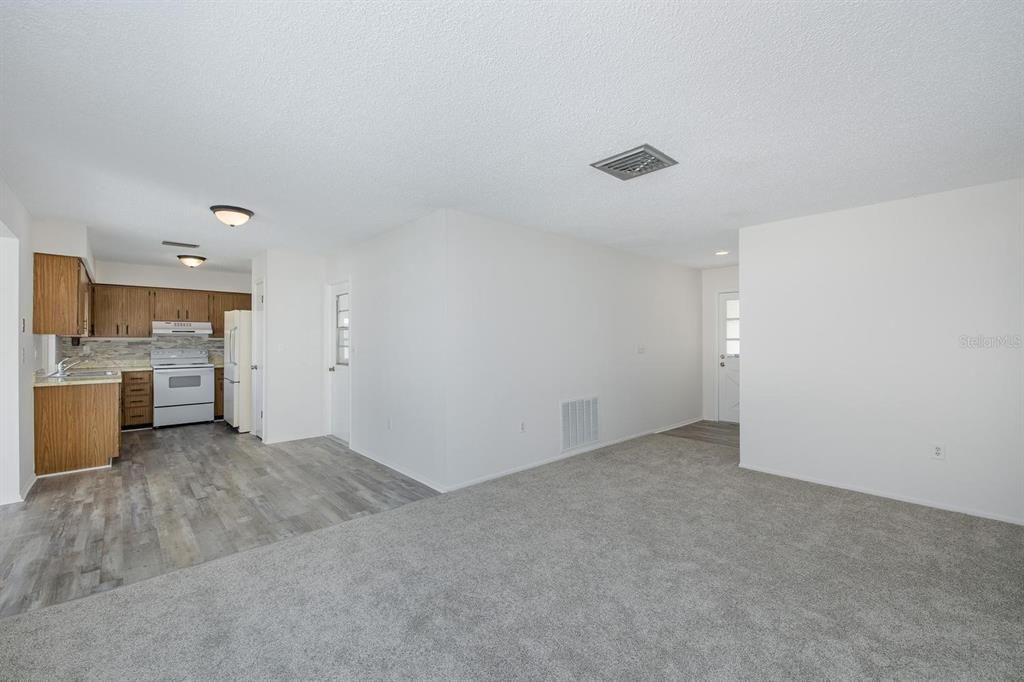 For Sale: $249,900 (2 beds, 2 baths, 1026 Square Feet)