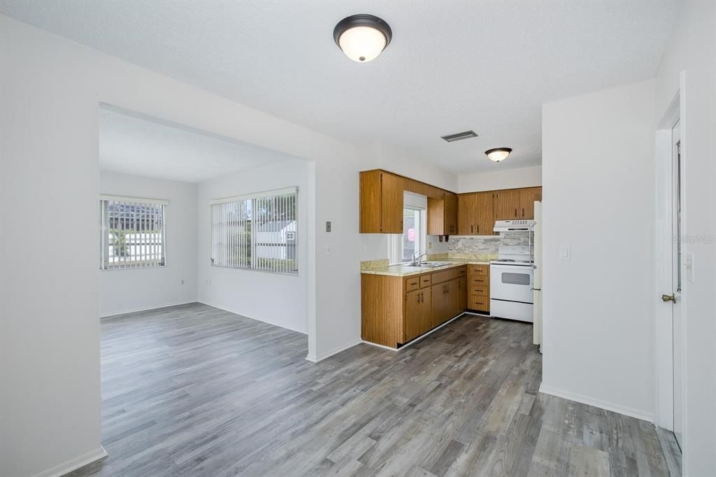 For Sale: $249,900 (2 beds, 2 baths, 1026 Square Feet)
