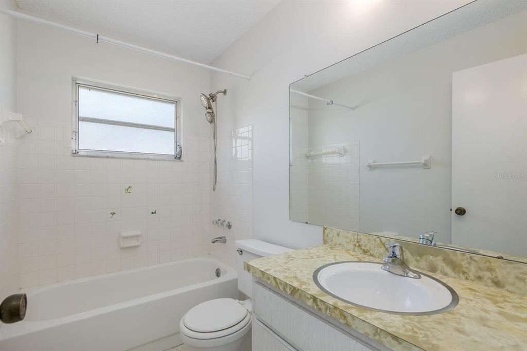 For Sale: $249,900 (2 beds, 2 baths, 1026 Square Feet)