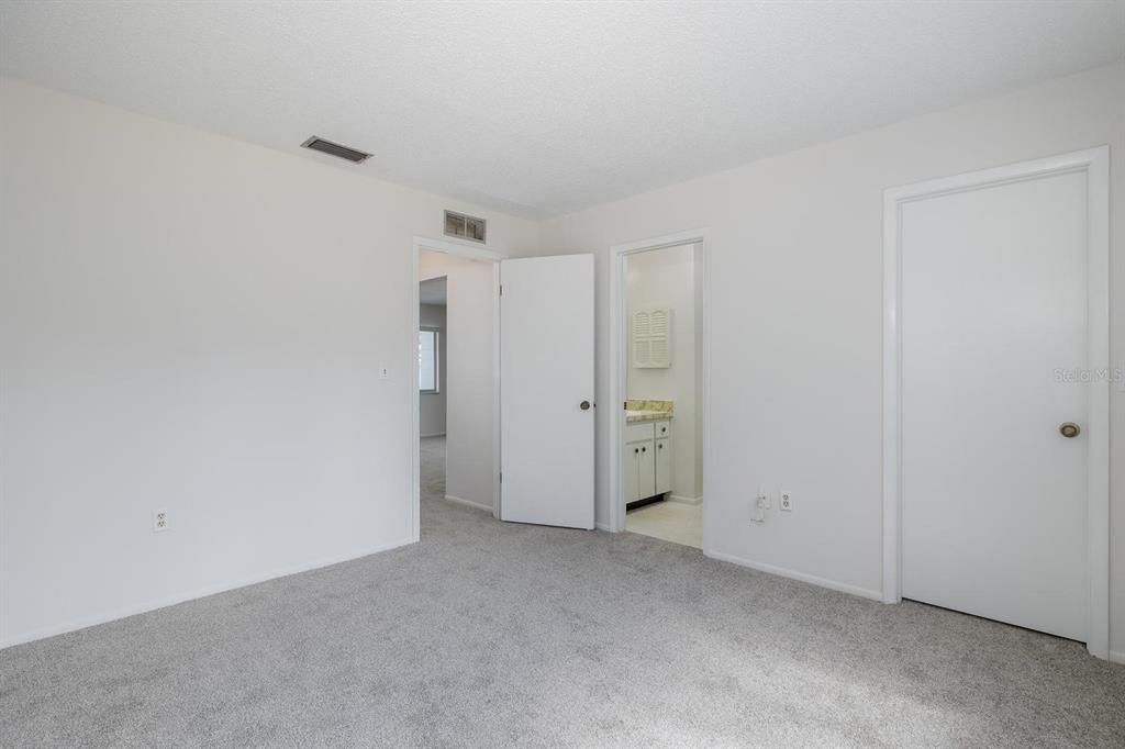 For Sale: $249,900 (2 beds, 2 baths, 1026 Square Feet)