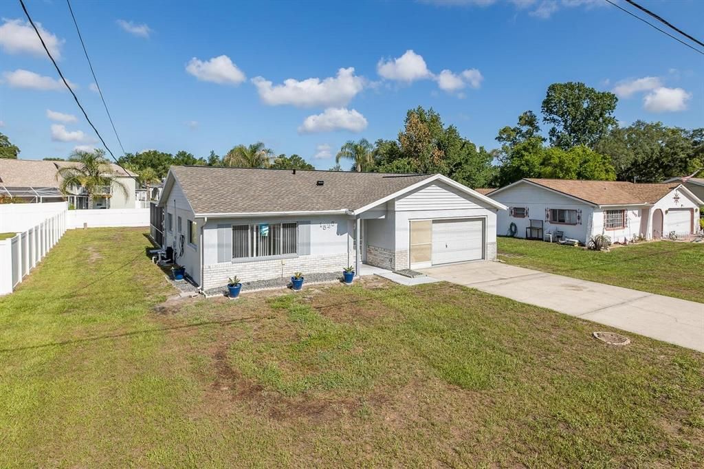 For Sale: $249,900 (2 beds, 2 baths, 1026 Square Feet)