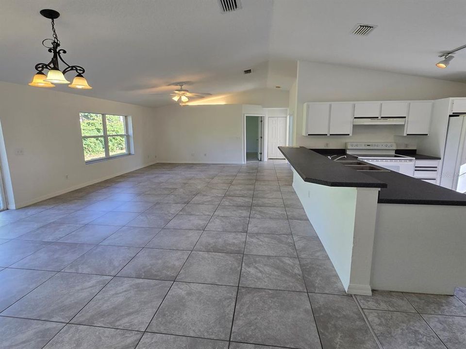 For Sale: $279,900 (3 beds, 2 baths, 1224 Square Feet)