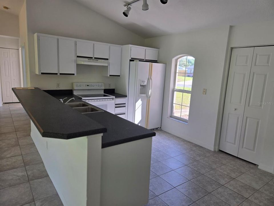 For Sale: $279,900 (3 beds, 2 baths, 1224 Square Feet)