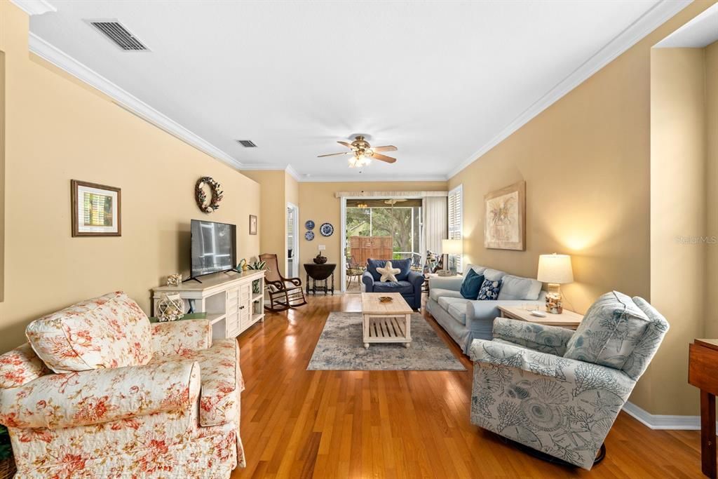 For Sale: $325,000 (2 beds, 2 baths, 1544 Square Feet)