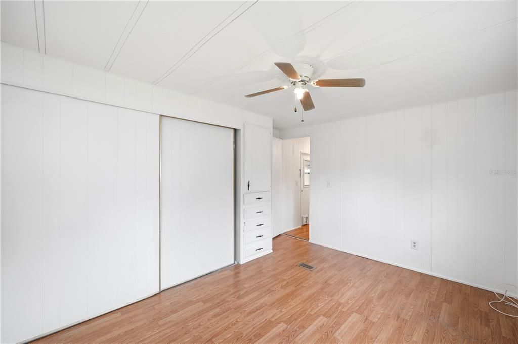 For Sale: $160,000 (3 beds, 2 baths, 732 Square Feet)