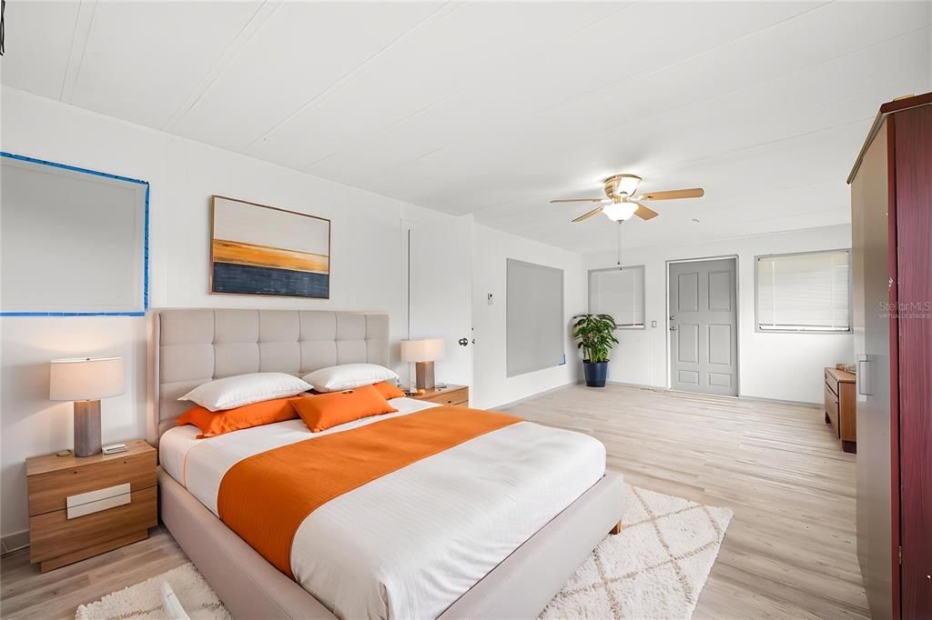 For Sale: $160,000 (3 beds, 2 baths, 732 Square Feet)