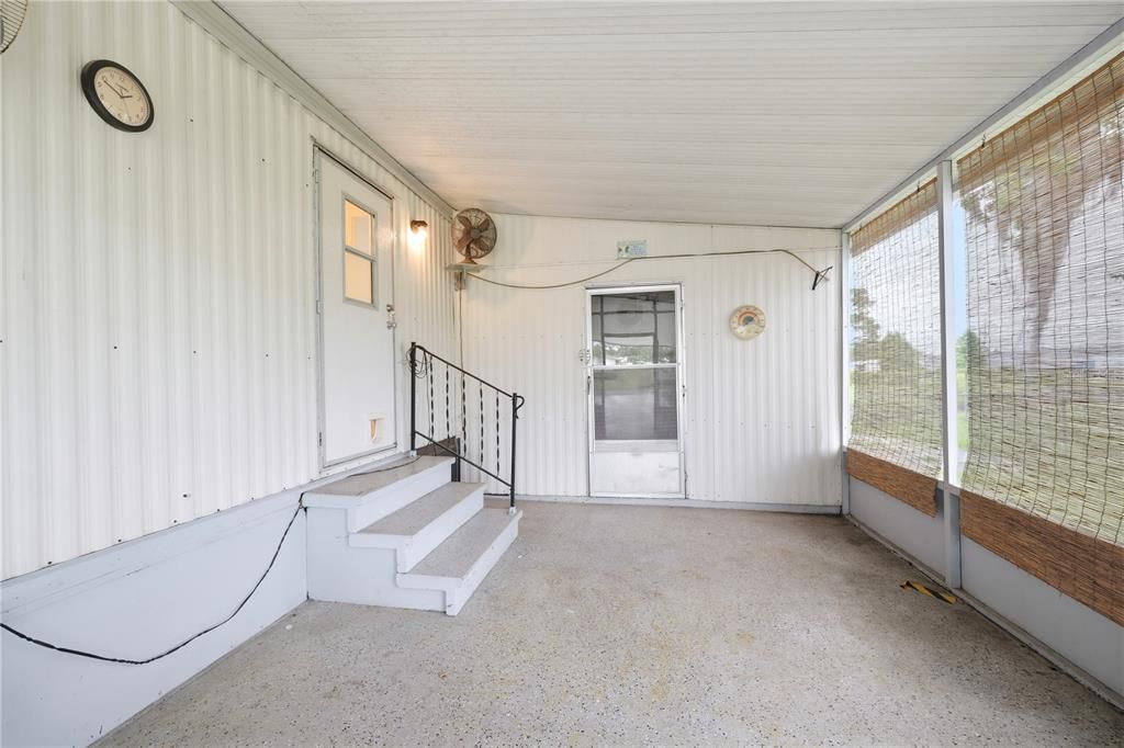 For Sale: $160,000 (3 beds, 2 baths, 732 Square Feet)