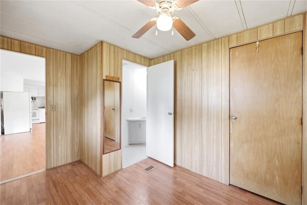 For Sale: $160,000 (3 beds, 2 baths, 732 Square Feet)