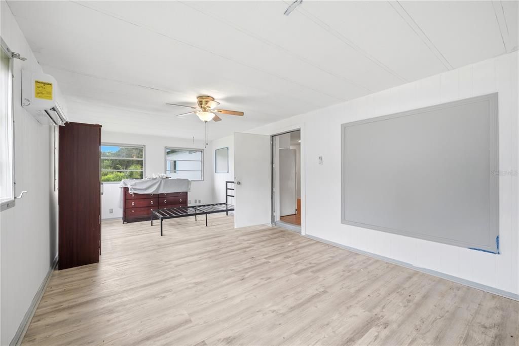 For Sale: $160,000 (3 beds, 2 baths, 732 Square Feet)