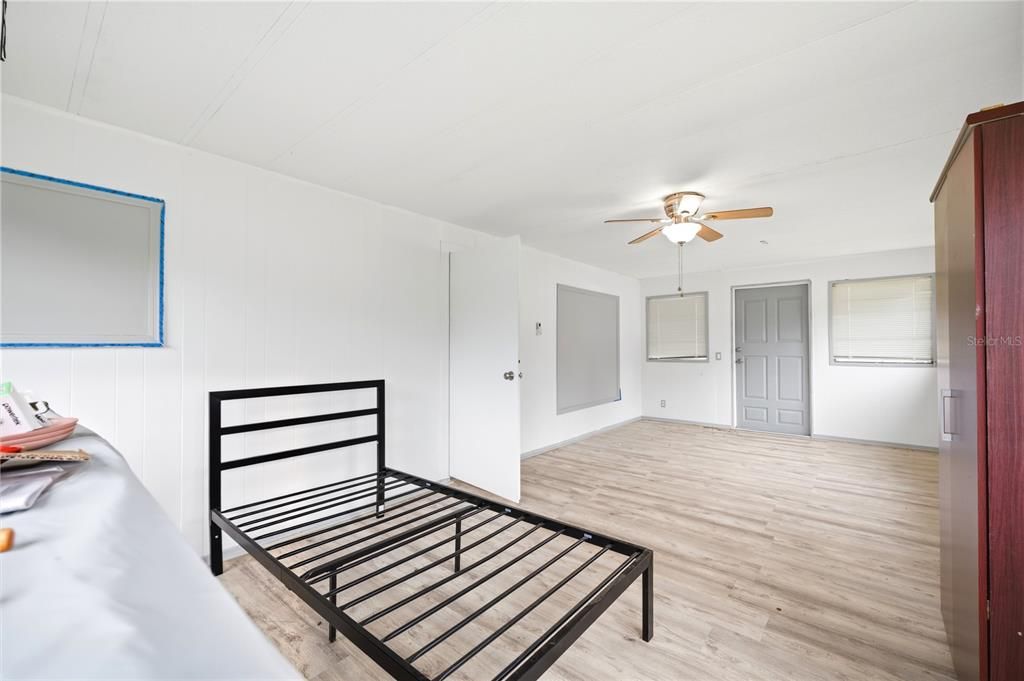 For Sale: $160,000 (3 beds, 2 baths, 732 Square Feet)