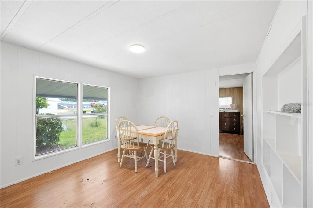 For Sale: $160,000 (3 beds, 2 baths, 732 Square Feet)