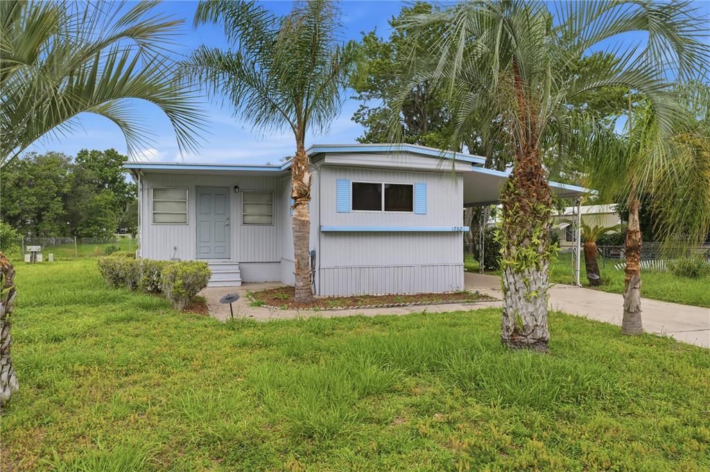 For Sale: $160,000 (3 beds, 2 baths, 732 Square Feet)