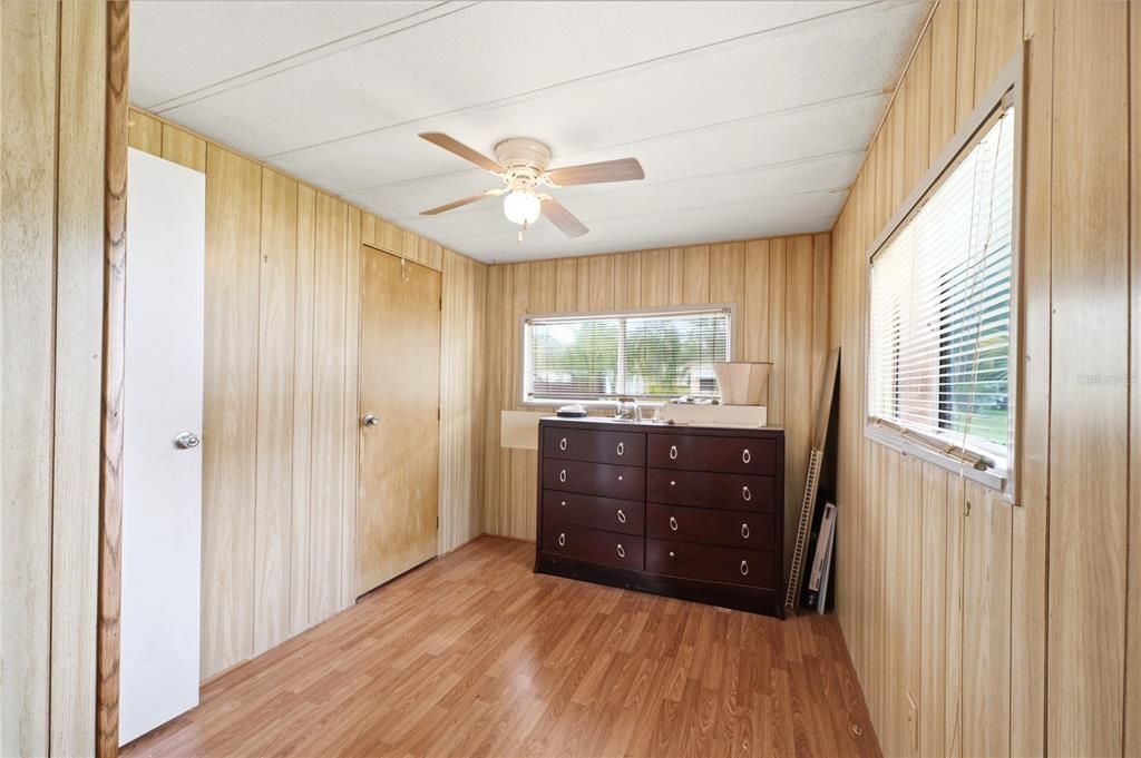 For Sale: $160,000 (3 beds, 2 baths, 732 Square Feet)
