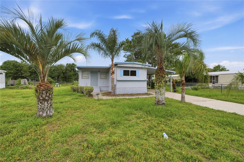 For Sale: $160,000 (3 beds, 2 baths, 732 Square Feet)