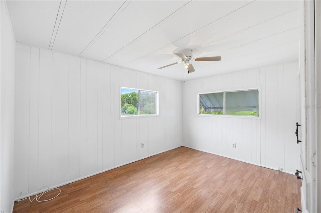 For Sale: $160,000 (3 beds, 2 baths, 732 Square Feet)