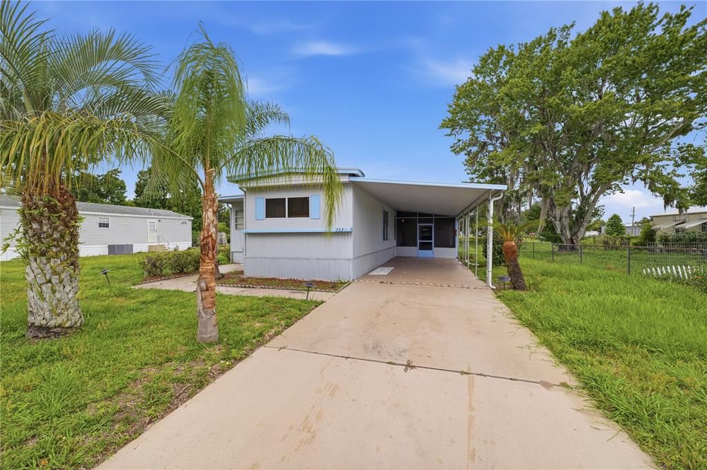 For Sale: $160,000 (3 beds, 2 baths, 732 Square Feet)