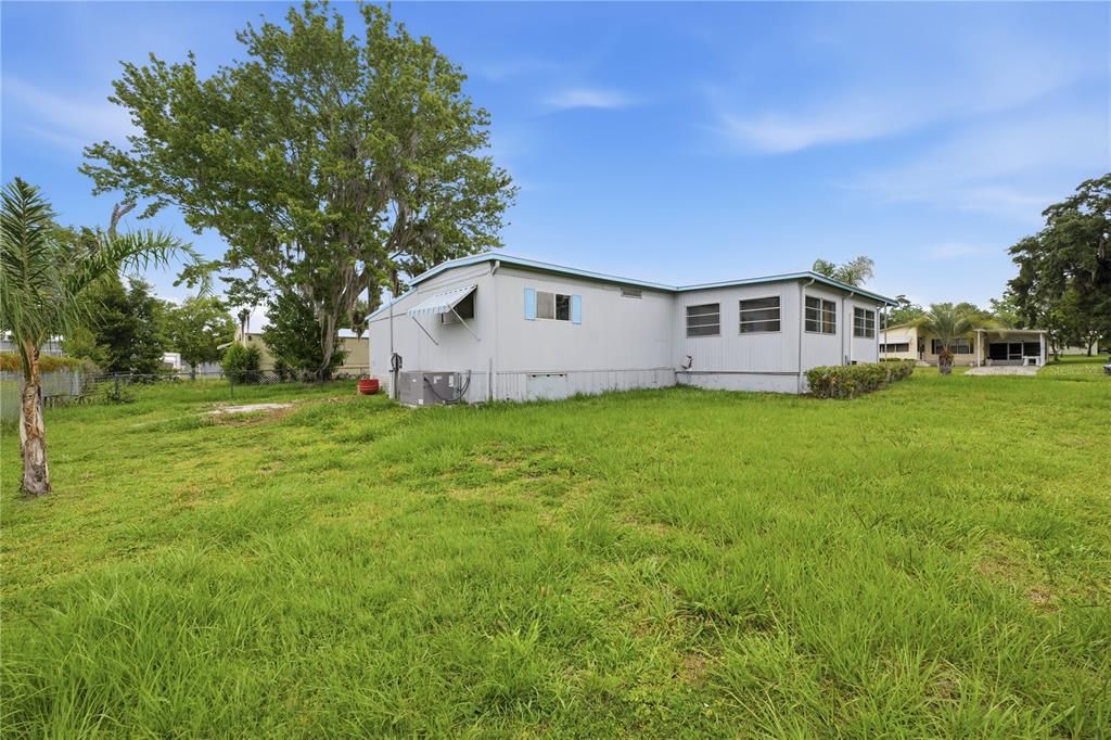 For Sale: $160,000 (3 beds, 2 baths, 732 Square Feet)