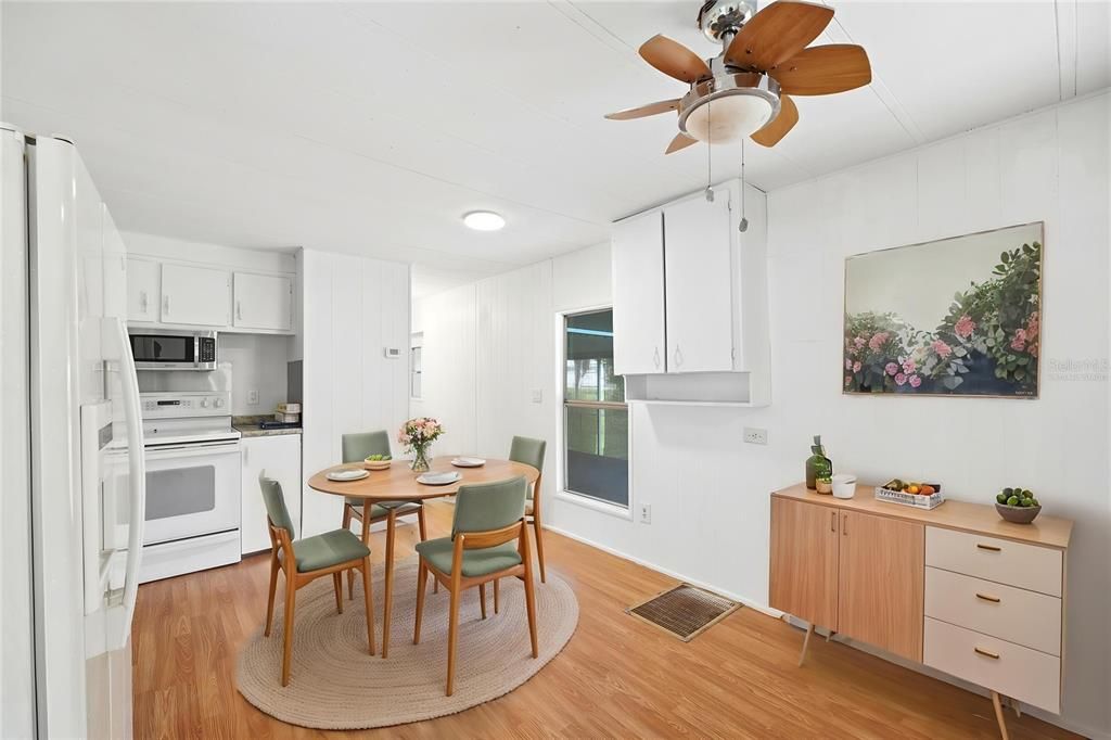 For Sale: $160,000 (3 beds, 2 baths, 732 Square Feet)