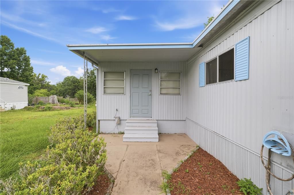 For Sale: $160,000 (3 beds, 2 baths, 732 Square Feet)