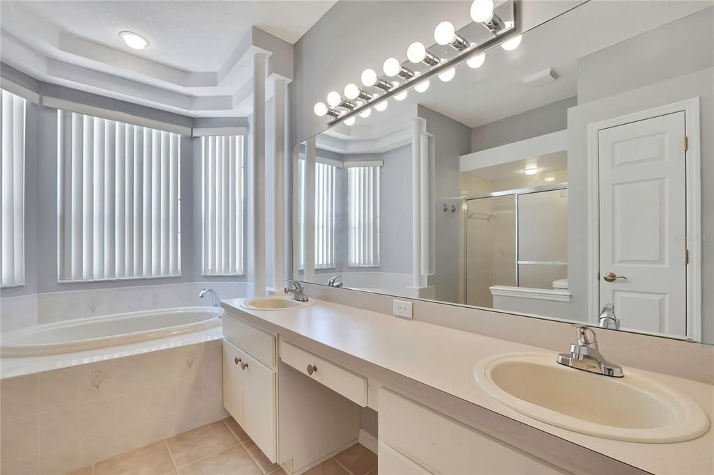 For Rent: $1,995 (3 beds, 2 baths, 1756 Square Feet)