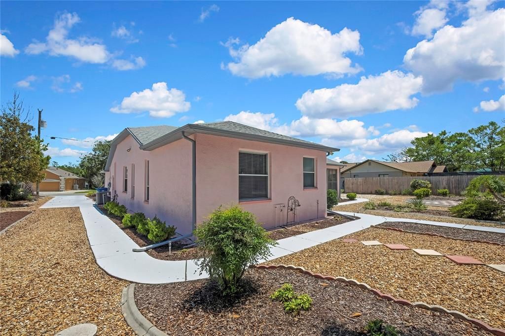 For Rent: $1,995 (3 beds, 2 baths, 1756 Square Feet)