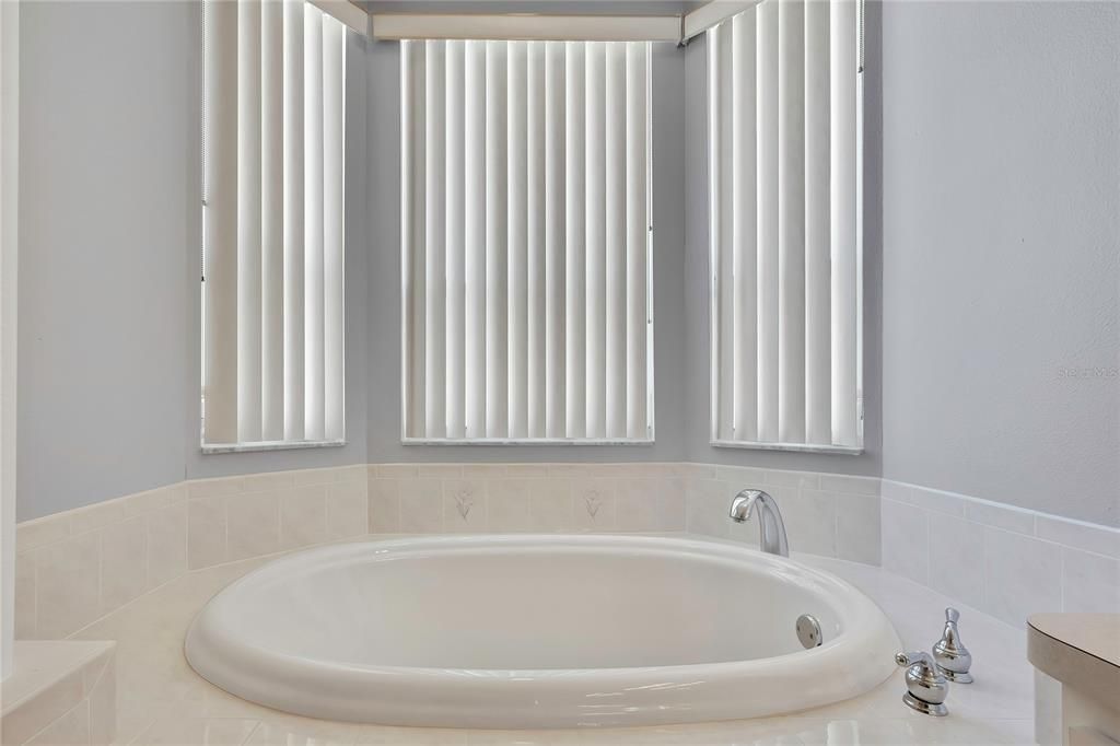 For Rent: $1,995 (3 beds, 2 baths, 1756 Square Feet)