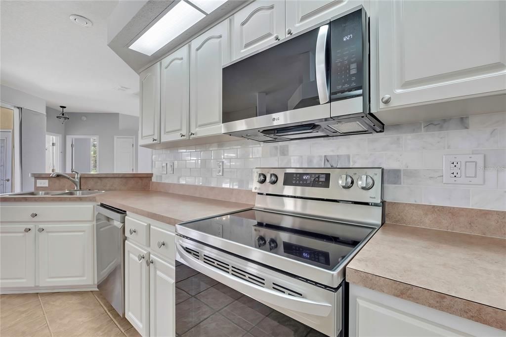 For Rent: $1,995 (3 beds, 2 baths, 1756 Square Feet)