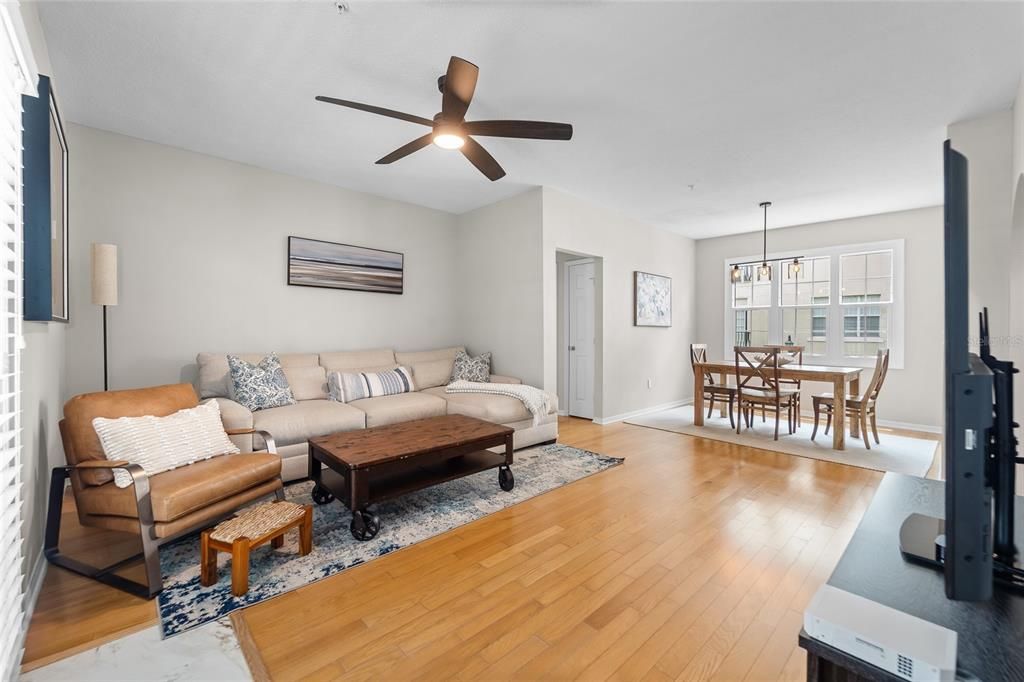 En Venta: $549,750 (3 camas, 3 baños, 1777 Pies cuadrados)