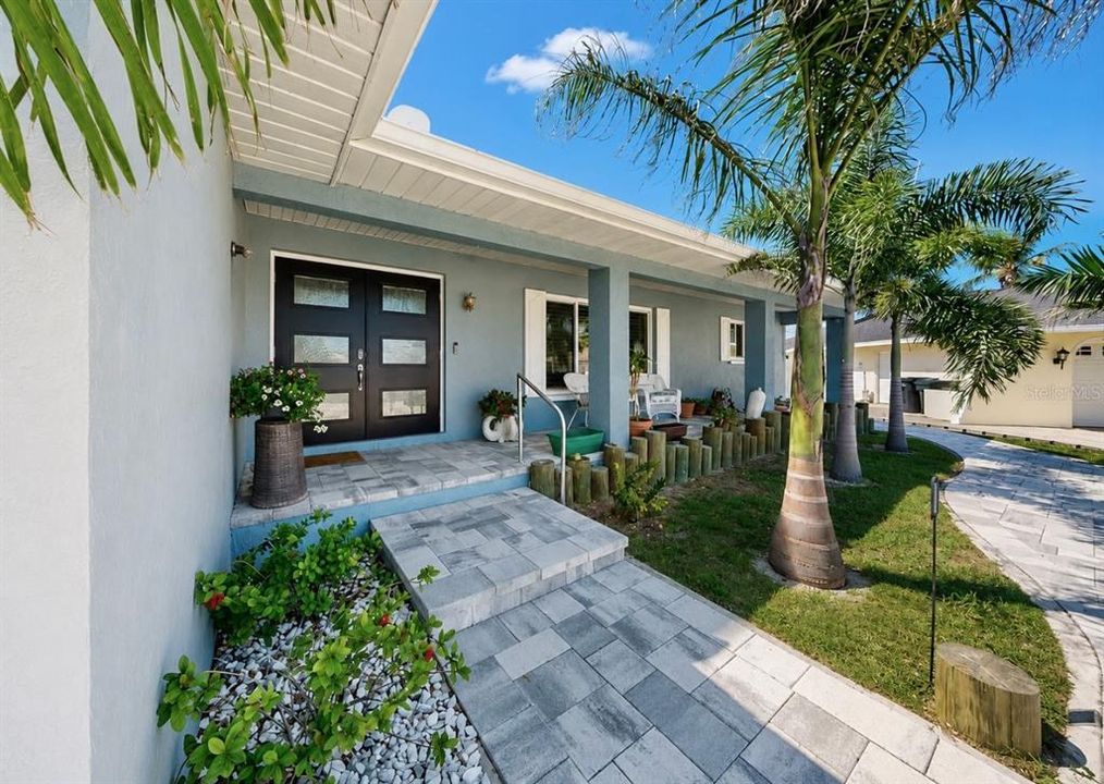 For Sale: $975,000 (4 beds, 2 baths, 1990 Square Feet)