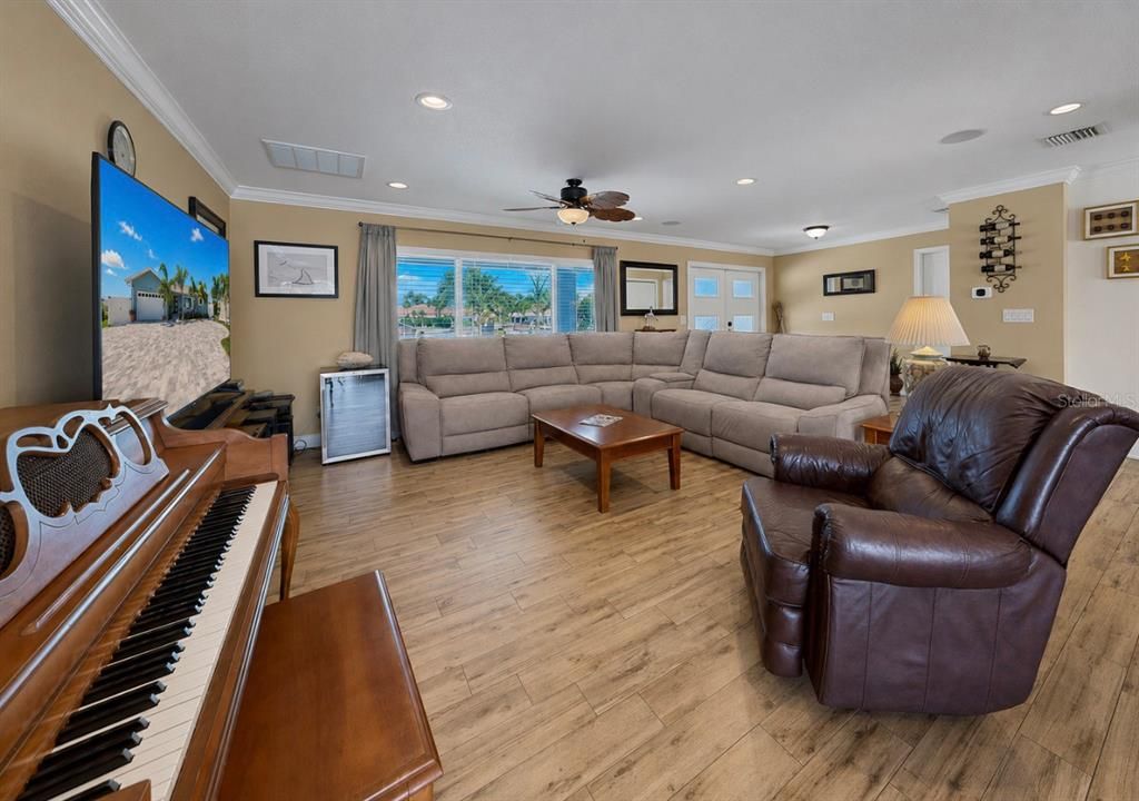 For Sale: $975,000 (4 beds, 2 baths, 1990 Square Feet)