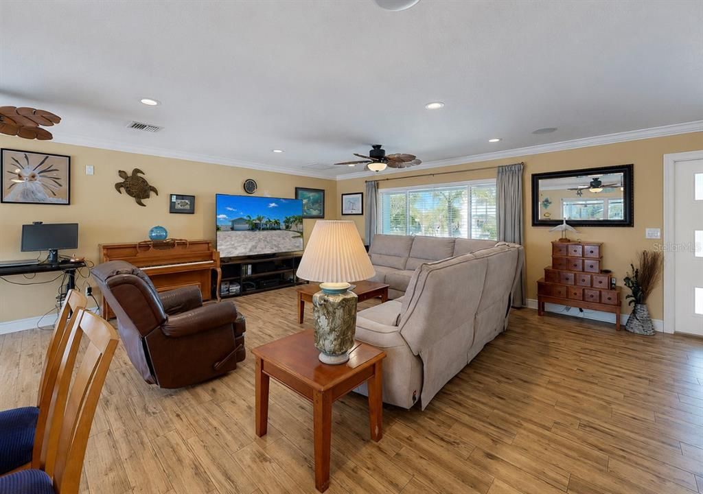 For Sale: $975,000 (4 beds, 2 baths, 1990 Square Feet)