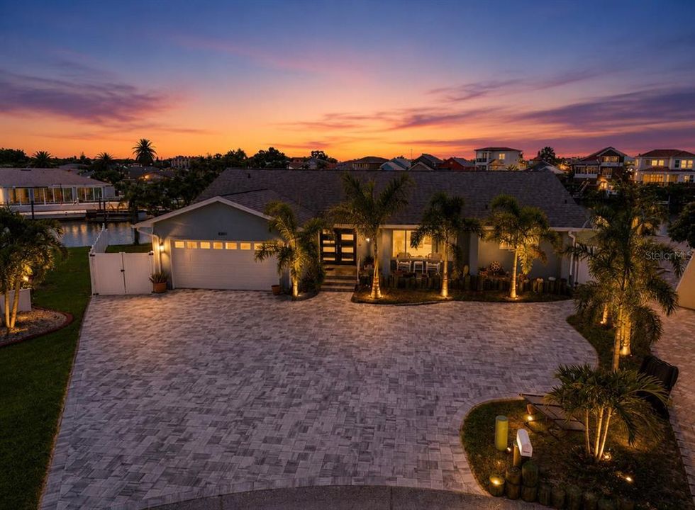 For Sale: $975,000 (4 beds, 2 baths, 1990 Square Feet)