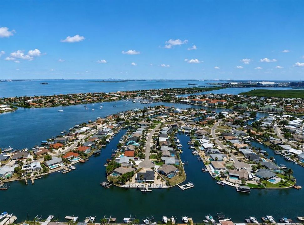 For Sale: $975,000 (4 beds, 2 baths, 1990 Square Feet)