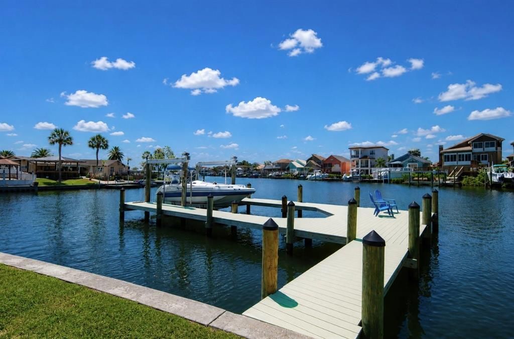 For Sale: $975,000 (4 beds, 2 baths, 1990 Square Feet)