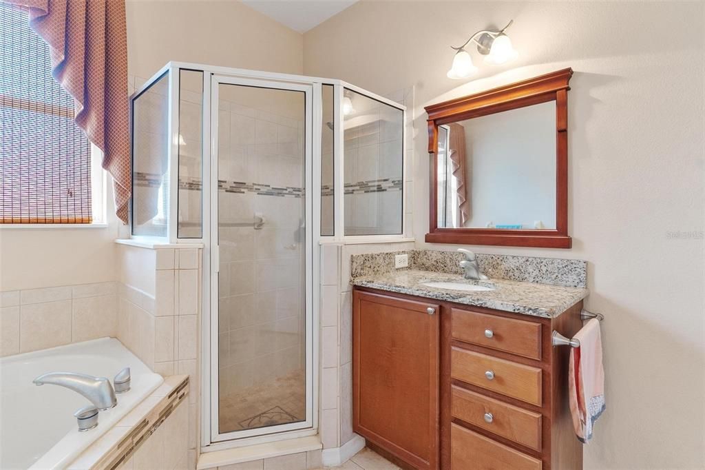 En Venta: $365,000 (4 camas, 3 baños, 2033 Pies cuadrados)
