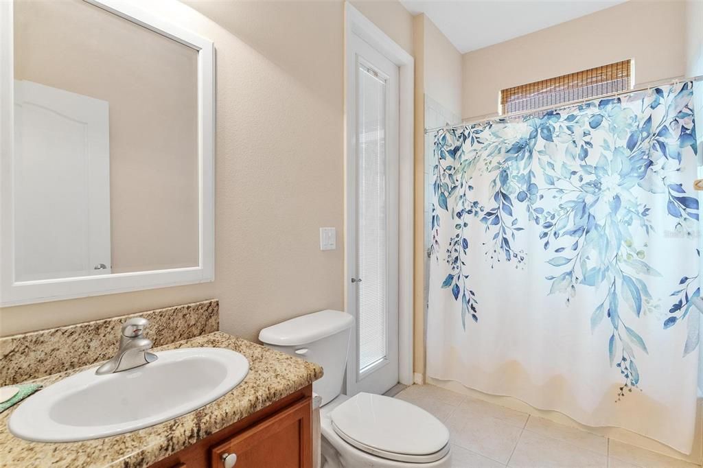En Venta: $365,000 (4 camas, 3 baños, 2033 Pies cuadrados)