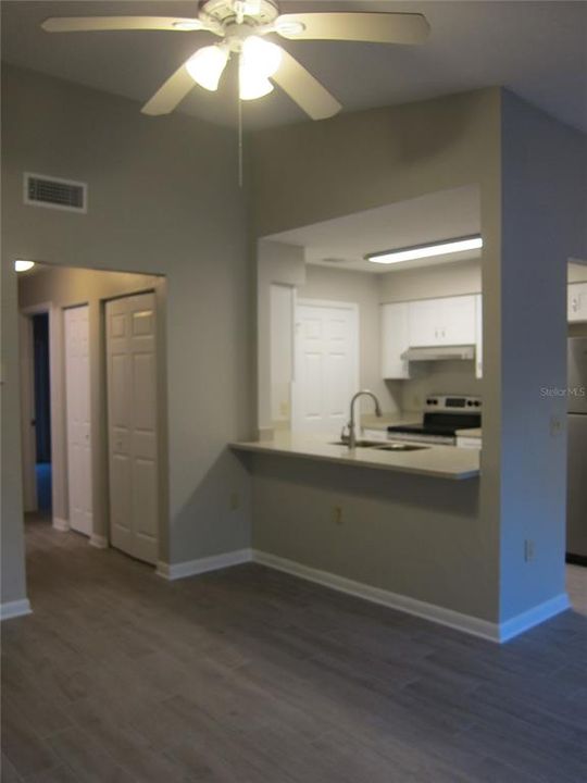For Rent: $1,050 (2 beds, 1 baths, 822 Square Feet)