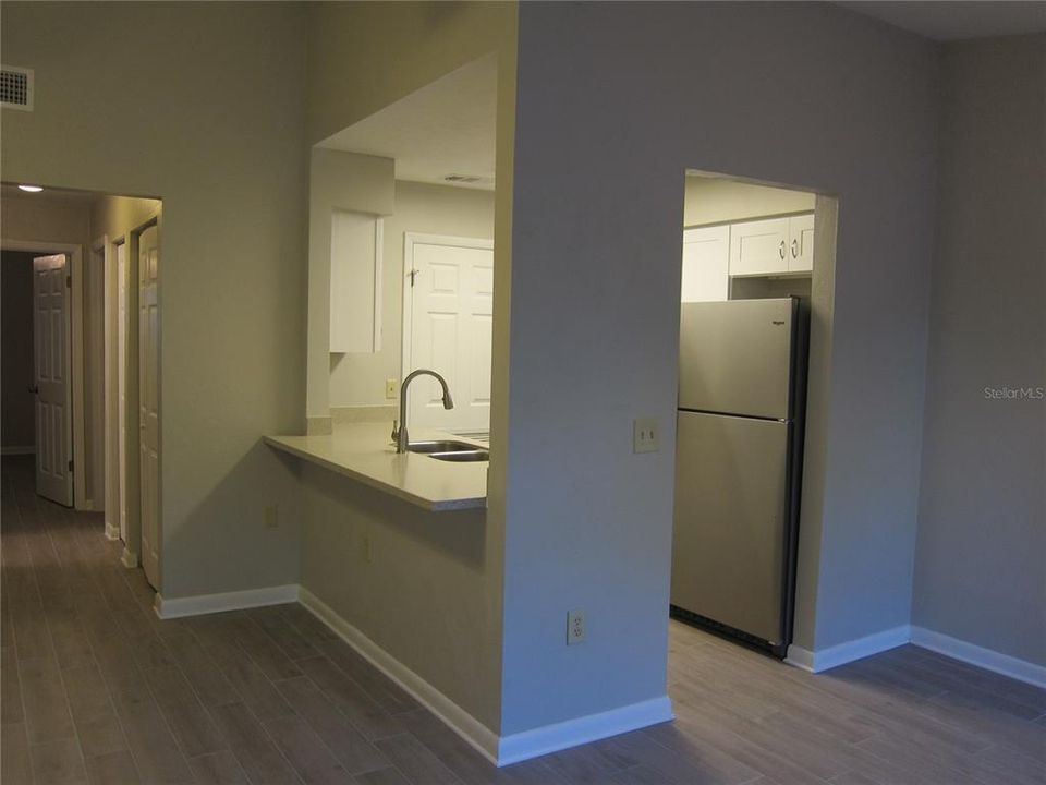 For Rent: $1,050 (2 beds, 1 baths, 822 Square Feet)