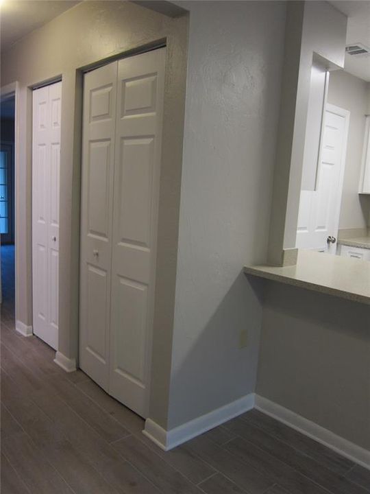 For Rent: $1,050 (2 beds, 1 baths, 822 Square Feet)