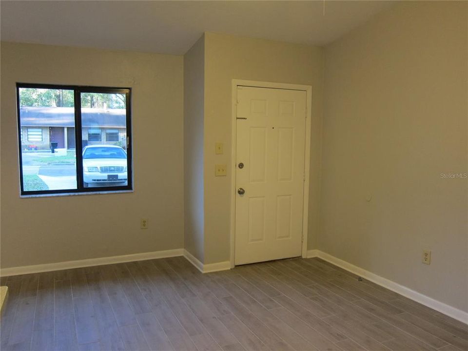 For Rent: $1,050 (2 beds, 1 baths, 822 Square Feet)