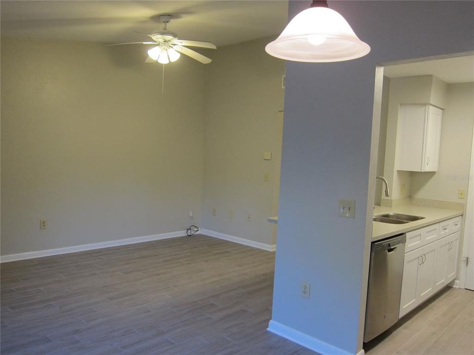 For Rent: $1,050 (2 beds, 1 baths, 822 Square Feet)