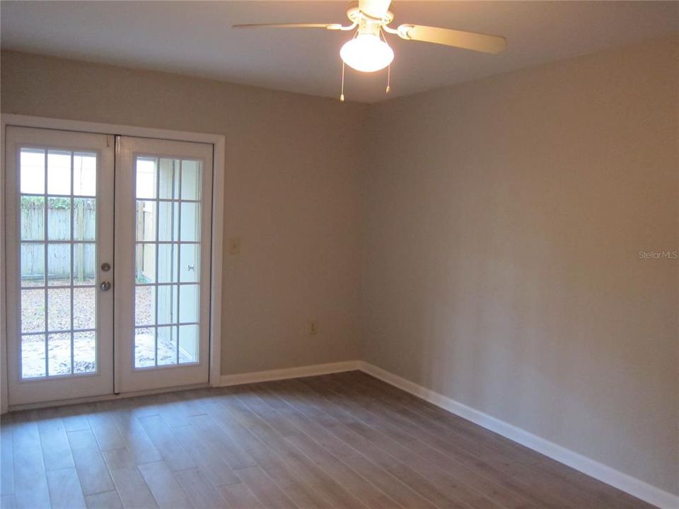For Rent: $1,050 (2 beds, 1 baths, 822 Square Feet)