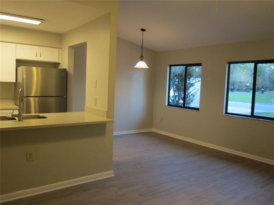 For Rent: $1,050 (2 beds, 1 baths, 822 Square Feet)