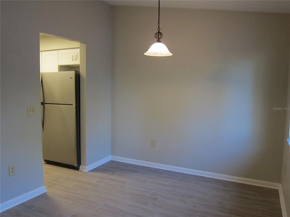 For Rent: $1,050 (2 beds, 1 baths, 822 Square Feet)