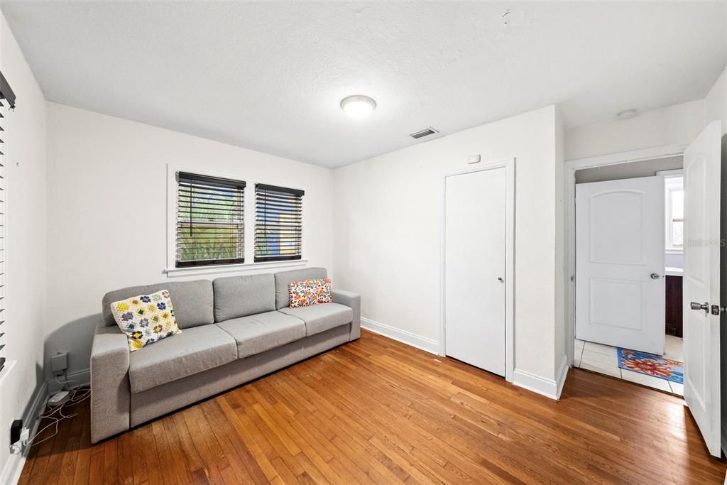 For Sale: $349,000 (3 beds, 2 baths, 1016 Square Feet)