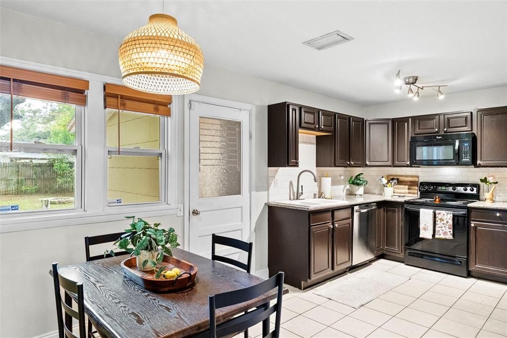 For Sale: $349,000 (3 beds, 2 baths, 1016 Square Feet)