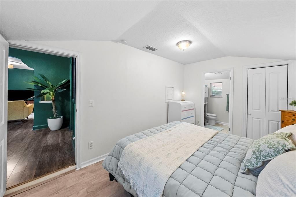 For Sale: $349,000 (3 beds, 2 baths, 1016 Square Feet)